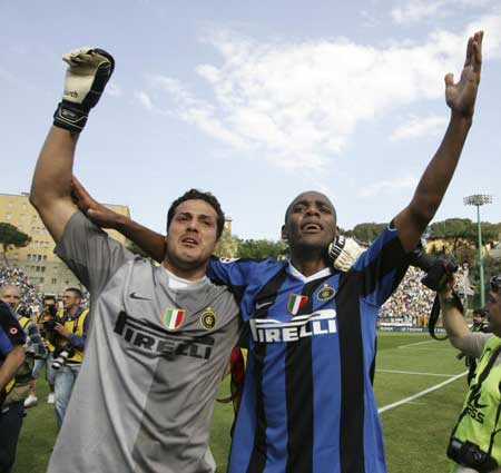 回看狼队和WB的比赛,用两个字就能总结,狼队年总也是“杨白劳”!