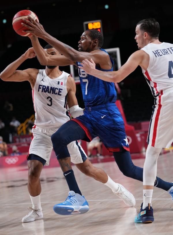 2015年8月:休斯顿太空人新秀卡洛斯·科雷亚展现统治力,领跑美联新人王。